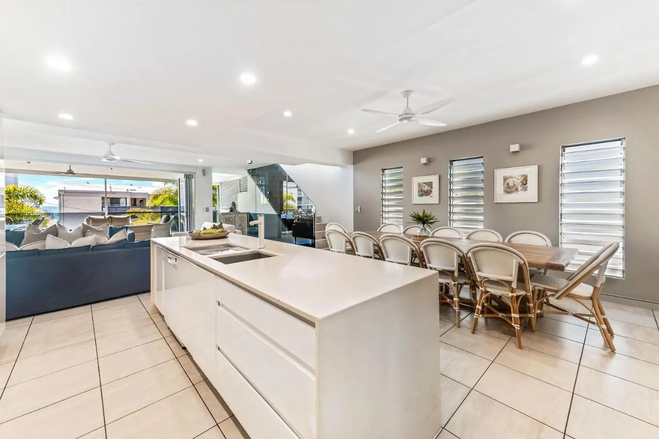 Alex Beach House, 100 Steps To The Sand, With Ocean Views Alexandra Headland
