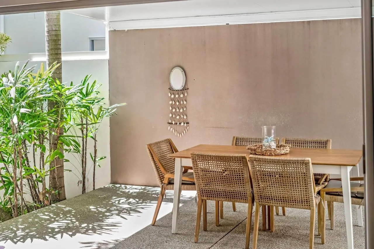 Alex Beach House, 100 Steps To The Sand, With Ocean Views Alexandra Headland Holiday home