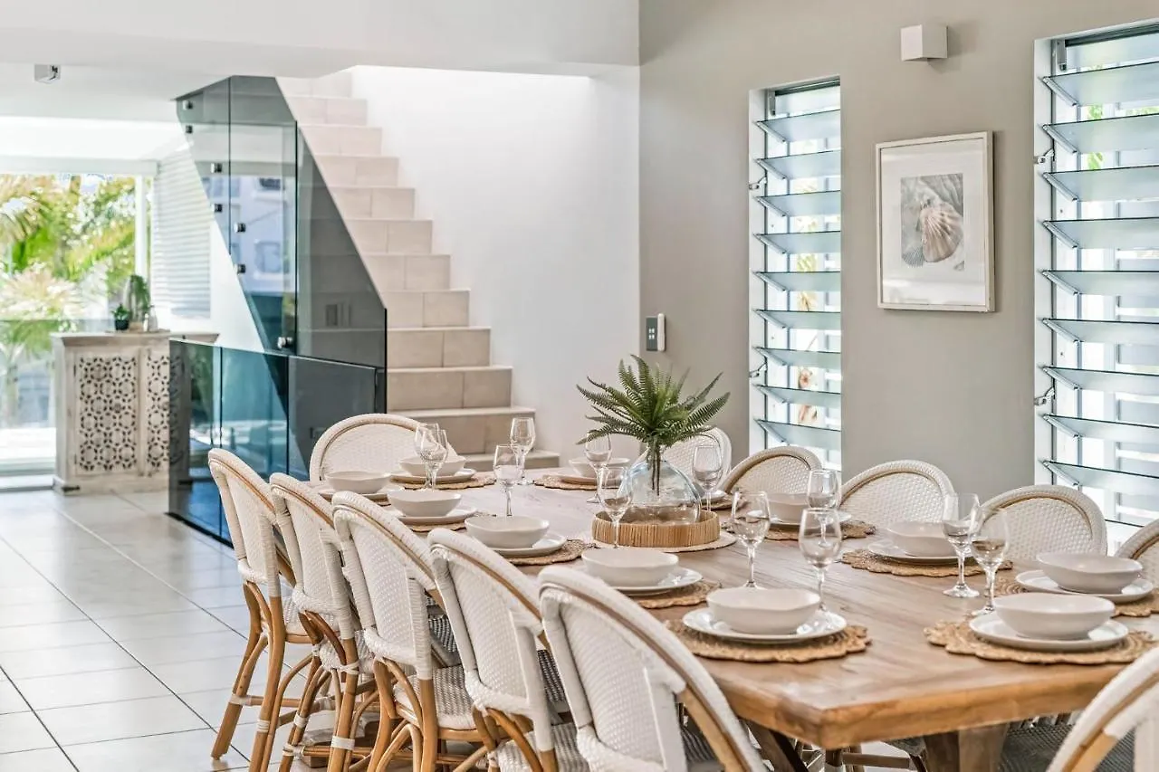 Holiday home Alex Beach House, 100 Steps To The Sand, With Ocean Views Alexandra Headland