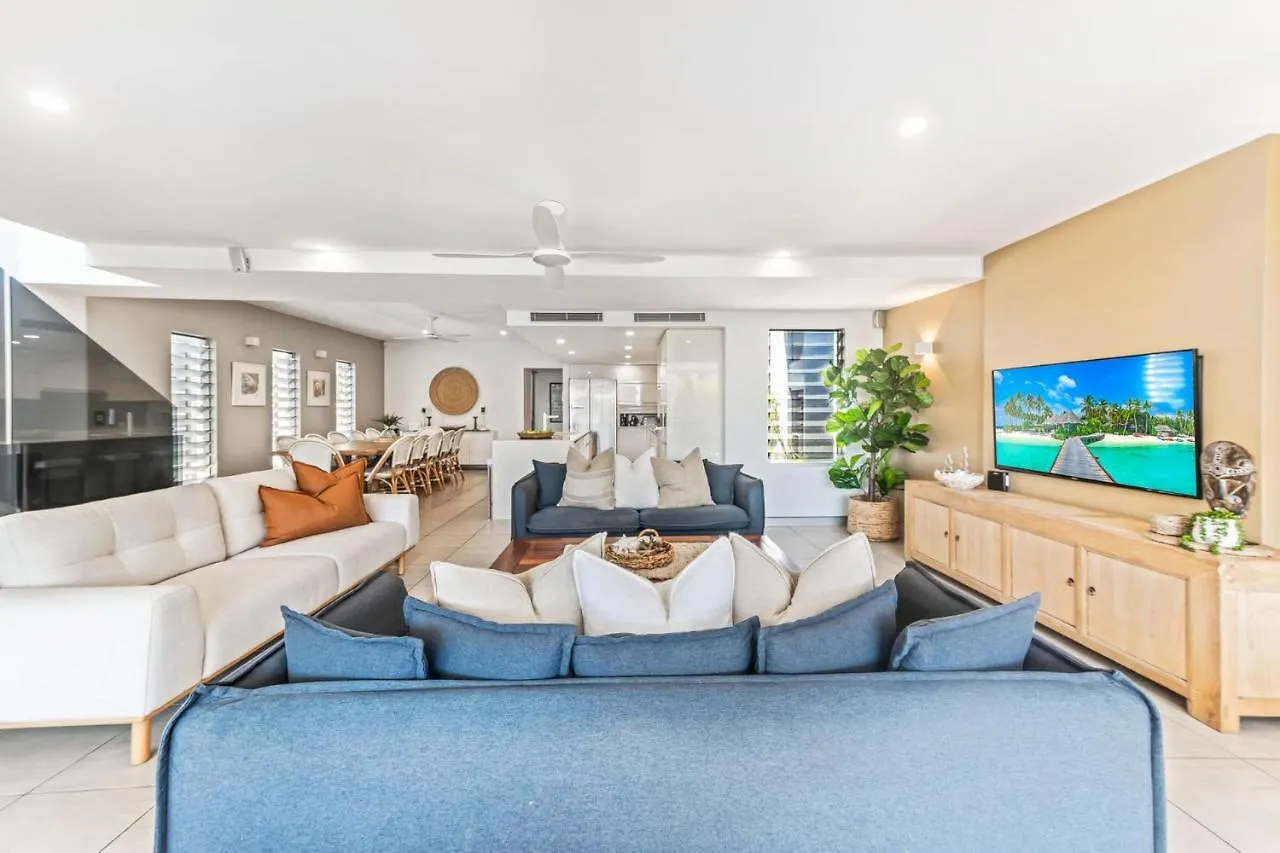 Holiday home Alex Beach House, 100 Steps To The Sand, With Ocean Views Alexandra Headland